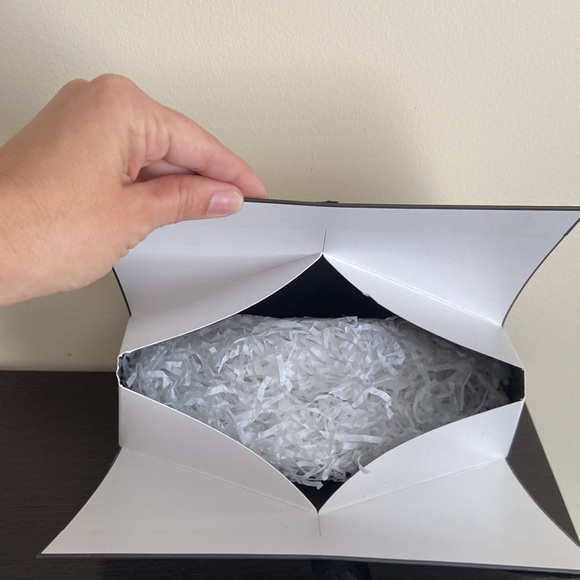 Chanel Gift Box - Picture 5 of 5